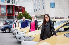 "سائقات تكاسي" في الاردن برعاية السفارة الامريكية