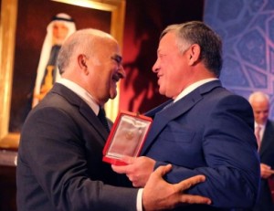 بالصور... جلالة الملك ينعم بأوسمة ملكية بمناسبة مرور 25 عاما على تأسيس الهيئة الخيرية الأردنية الهاشمية