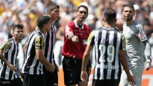 شجار بين لاعب ومدرب بسبب طرد غريب