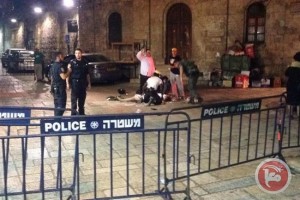 بالصور والفيديو.. إصابة 4 "إسرائيلين" في عملية طعن بالقدس.. واستشهاد المنفذ