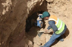 ضبط مواطن يحفر نفق للوصول الى خط مياه ومد خط لمزرعته في الجيزة