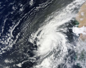 عاصفة جوية قوية جدا في طريقها للمملكة ..وتحذير من تشكل السيول والفيضانات