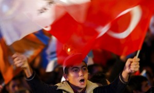 تركيا: فوز كبير لـ"العدالة والتنمية" في الانتخابات المبكرة