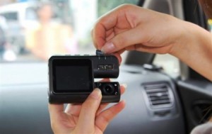 تركيب كاميرات "صورة وصوت" في سيارات مباحث السير