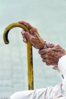 بالتفاصيل...لن تصدق...هذا ما فعله أبناء بوالدهم الستيني في عمان!!