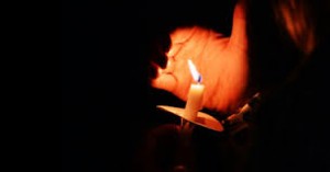 عمان الغربية .. السكان يستقبلون عودة الكهرباء بالزغاريد والتصفيق بعد انقطاع دام 6 ساعات متواصلة