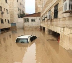 وفاة طفلتان غرقا بعد مداهمه مياه الامطار لبناية في عرجان .. صور