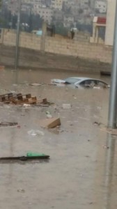 المئات يشيّعون جثمان الشاب الغريق في عمان.. صور