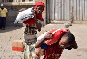 بين اليمنيين والمجاعة مسافة خطوة واحدة في عشر محافظات