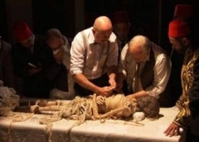 لماذا اسلم عبقري الجراحه الفرنسى عندما قام بتشريح جثة فرعون ؟