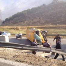 تدهور باص تابع لجامعة البترا على طريق المطار ووفاة سائقه