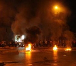 إغلاق شارع جرش سوف احتجاجا على حادثة إطلاق زوج النار على زوجته وحماته واحدى الجارات