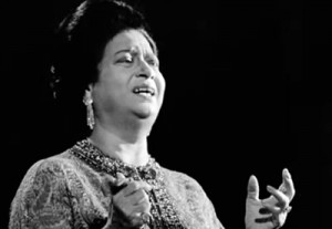 بالصور .. مصور فرنسي يعرض صوراً نادرة لأم كلثوم تنشر لأول مرة