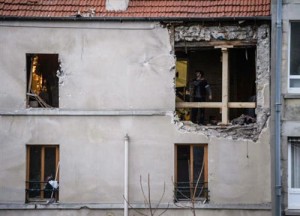 لحظة تفجير "انتحارية باريس" نفسها أمام الشرطة