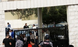 كليات المجتمع في دائرة الخطر