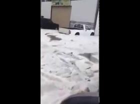 بالفيديو...ثلوج وأمطار تغرق شوارع في السعودية