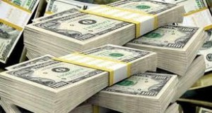 ضبط مسافر اردني بالعقبة حاول تهريب 400 الف دولار من مصر الى الاردن