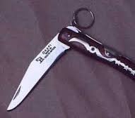 الحبس ثلاثة اعوام لشابين قاما بضرب شاب بـ "موس" دون سبب في مجمع الزرقاء