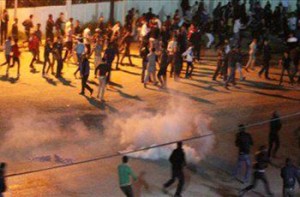 فض شغب جماهير كفرسوم بالمدمع بعد اعتدائها على لاعبي الفيصلي ،ورشق قوات الدرك بالحجارة