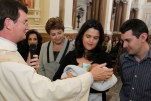 بالتفاصيل والصور ..شاهد من هي الشابة التي عذبت بالصعق والغرق وأصبحت رئيسة للبرازيل