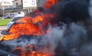 مواطن "غاضب" ينهي خلافا مع زوجته بإحراق سيارتها في الرمثا