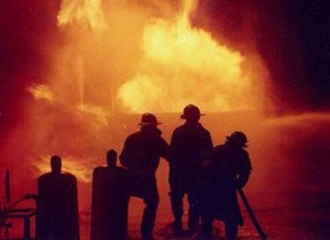 تجدد المشاجرة واحراق منزلين في منطقة الجديدة بمحافظة الكرك