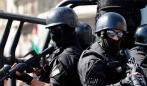 مداهمة أمنية تسفر عن القبض على 9 شخص وضبط أسلحة نارية و مواد المخدرة في البادية الوسطى