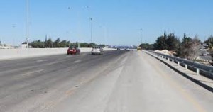 وفاة 3 شبان بينهم شقيقان بحادث مروع على طريق المطار