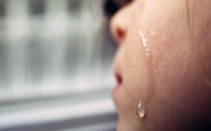 الطفلة "بيان" التي احرقها والدها بعمان في ذمة الله