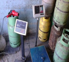 المواصفات والمقاييس تضبط متلاعبين بإسطوانات الغاز في عمان