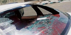 طعن مواطن وتحطيم زجاج 3 مركبات بمشاجرة عنيفة بين طلبة مدرسة في إربد