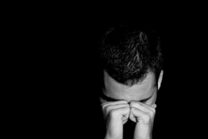 تفاصيل مثيرة ....سيدة تسلب شاب في منطقة الجاردنز تحت التهديد!!