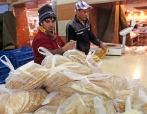 الحكومة ترفع أسعار الطحين الموحد