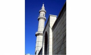 لصوص يغافلون المصلين ويسرقون محتويات مساجد بإربد