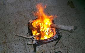 إصابة خمسة أشخاص اثر استنشاقهم الغازات المنبعثة من منقل الفحم في العاصمة