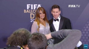 ميسي يفوز بالكرة الذهبية كأفضل لاعب لعام 2015