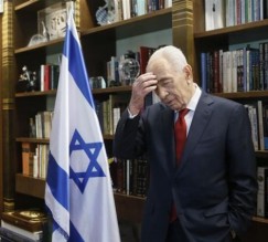 إصابة بيريز بأزمة قلبية ونقله إلى المستشفى