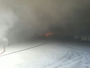 بالصور ....حريق كبير في مستودعات الهيئة الخيرية في المفرق