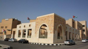 ضبط 3 أطنان مواد فاسدة بمحل حلويات شهير‎