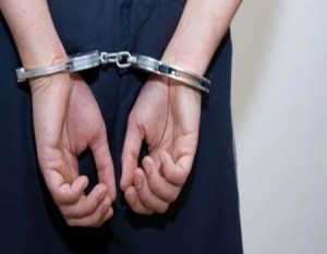 القبض على متهمين اعترفا بسرقة 30 صيدلية في عمّان عن طريق المغافلة