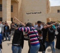50 طالباً اشتركوا في حادثة الاعتداء عليه بوحشية .. فصل تسعة طلبة أطفأوا السجائر بجسد زميلهم بعد تعريته في جامعة الطفيلة
