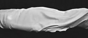 توضيح هام للعائلة التي أصيبت بحالة من الغضب بعد كشف الغطاء عن وجه ابنها المتوفي