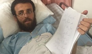 الأسير محمد القيق يعلق إضرابه بعد ملحمة إسطورية