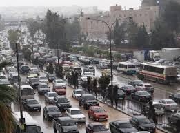 بعد الفتاة التي تركت مركبتها في شارع الجامعة أخرى تثير غضب المارة بما فعلته !!