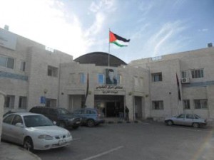 جرش .. رضيع يشرب " كاز " وطفل يسقط عن مرتفع .. وحالتهما سيئة