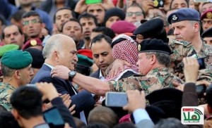 الملك يشارك بتشييع الشهيد الزيود (صور)