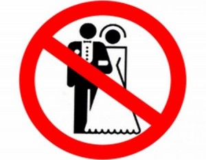 32.7 سنة سن العزوبية للذكور 27.7 سنة للإناث