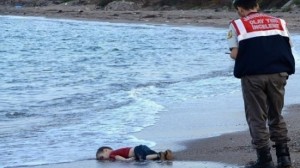 الحكم ببراءة مهربين من تهمة التسبب بموت الطفل إيلان