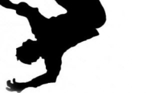 محاوله للهرب ام انتحار .. سقوط فليبينية من الطابق الثالث في السلط !!