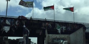 احتراق لوحة اعلانية يتسبب بأزمة مرورية خانقة على طريق المطار